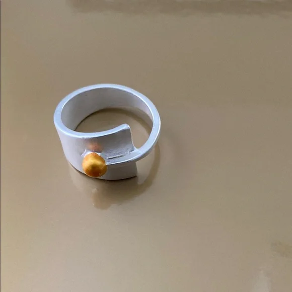 Elegant Silver fashion Ring with Gold Accent - Picture 3 of 5